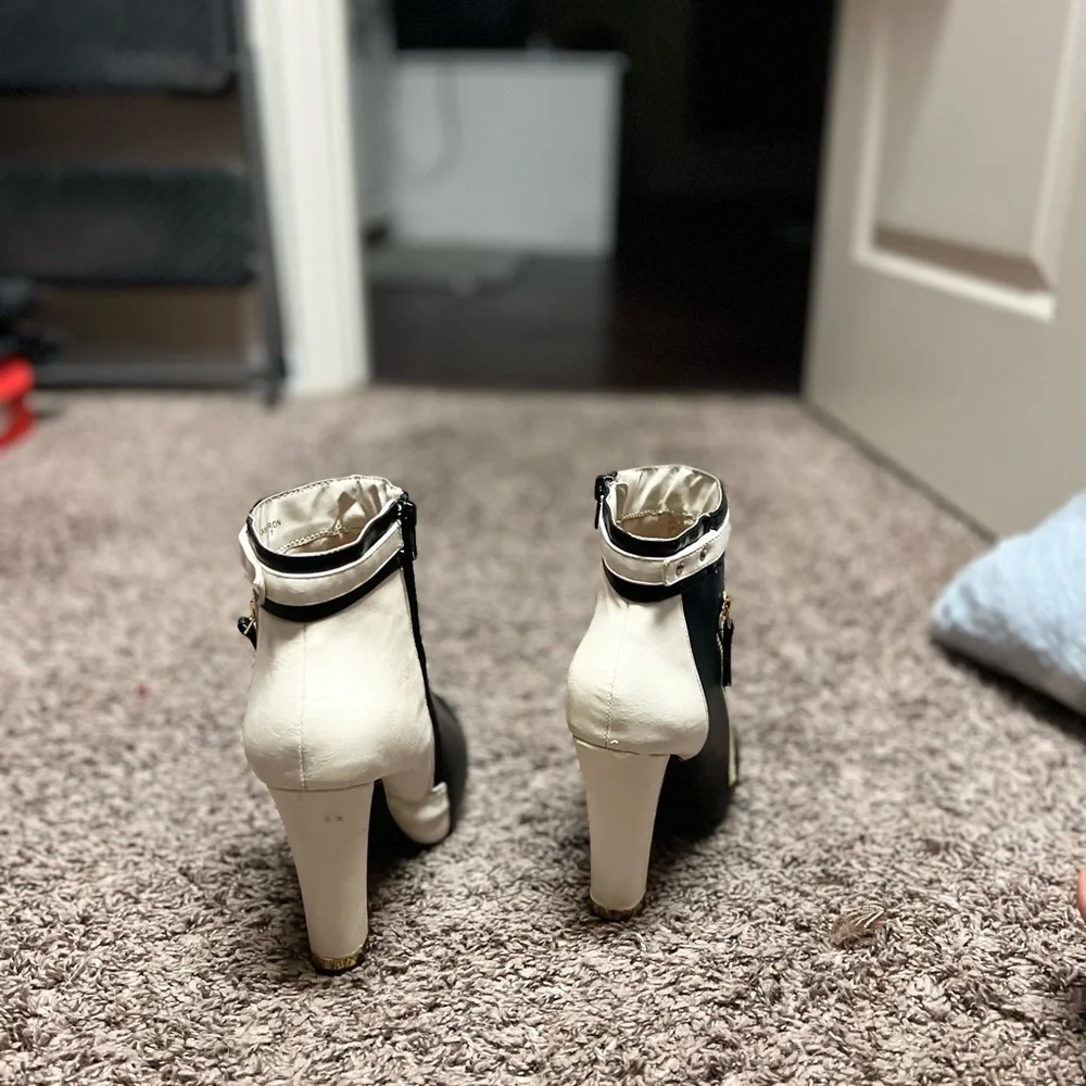 Two tone black & cream platform ankle booties size 7 - Picture 5 of 5